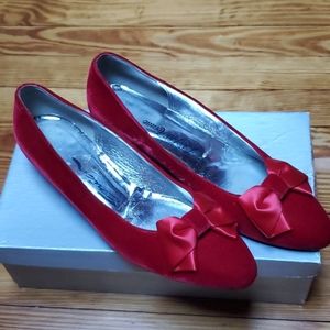 Vintage saks fifth Avenue red velvet flats!